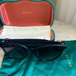 Like New gucci womens sunglasses authentic Gg 1073SK